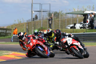 SA 1000cc Superbikes led by Lance Isaacs. Photo by RacePics.co.za SA 1000cc Superbikes led by Lance Isaacs. Photo by RacePics.co.za