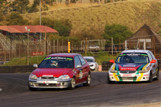 Jonathan du Toit (TAR Honda Civic) won both the autObarn SuperHatch races from Brett Garland (autObarn Honda Civic)